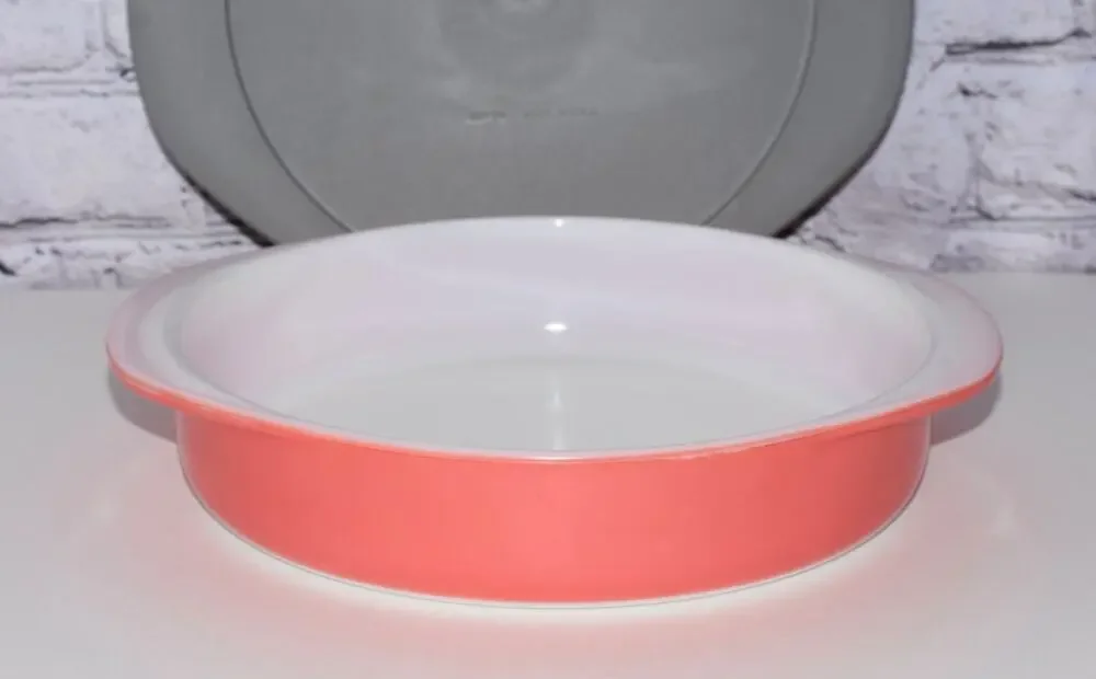 Vintage Pyrex Pink Flamingo 8” Pie Plate Cake Pan Casserole #221 with Lid 024-PC